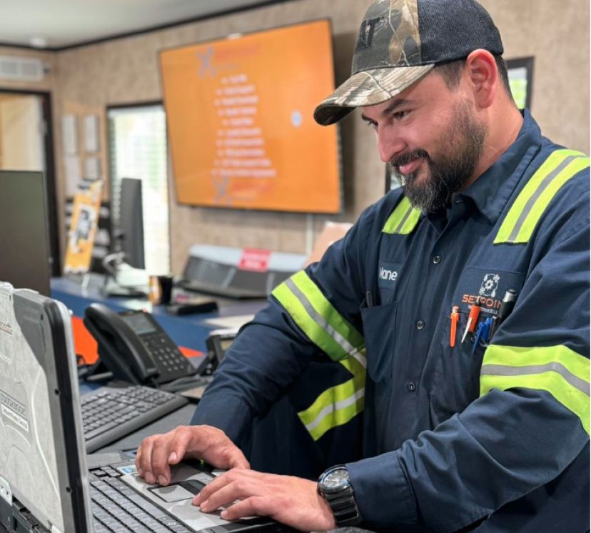 setpoint technician working on reefer